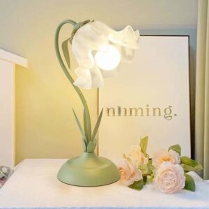 Artistic Tulip Petal Table Lamp
